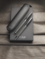 Carbon divu pildspalvu dāvanu komplekts