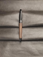 Loure koka un metāla pildspalva